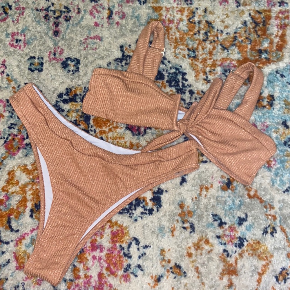 Super cute bathing suit set